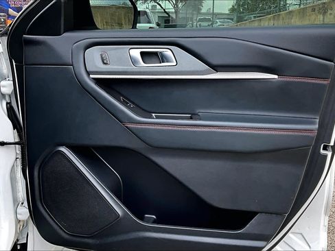 Certified 2025 Ford Explorer ST-Line w/ Premium Package image 23