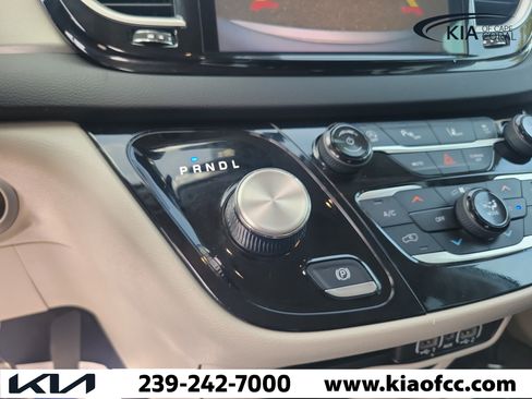 Used 2024 Chrysler Pacifica Touring-L FWD image 30