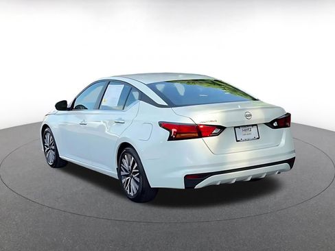 Used 2025 Nissan Altima 2.5 SV FWD image 11