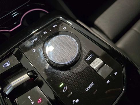 Used 2025 BMW i5 xDrive40 w/ Premium Package image 33