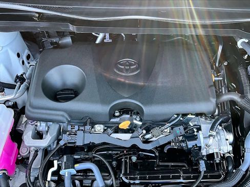Used 2025 Toyota Sienna LE FWD image 32