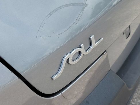 Used 2022 Kia Soul LX FWD image 5