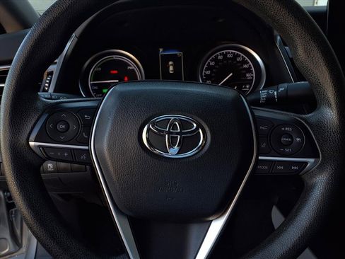 Used 2021 Toyota Camry LE image 12