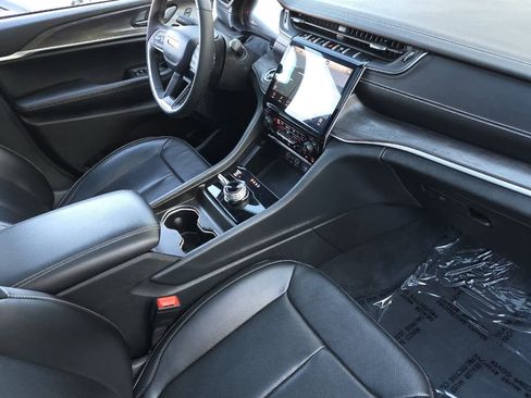 Used 2024 Jeep Grand Cherokee L Limited w/ Luxury Tech Group II image 19