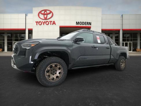 Used 2025 Toyota Tacoma Trailhunter image 19