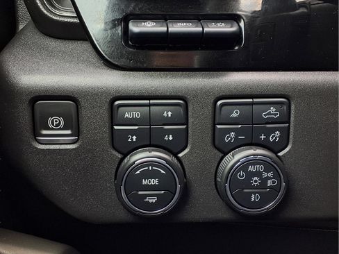 Used 2023 Chevrolet Silverado 1500 ZR2 w/ Technology Package AWD/4WD image 21