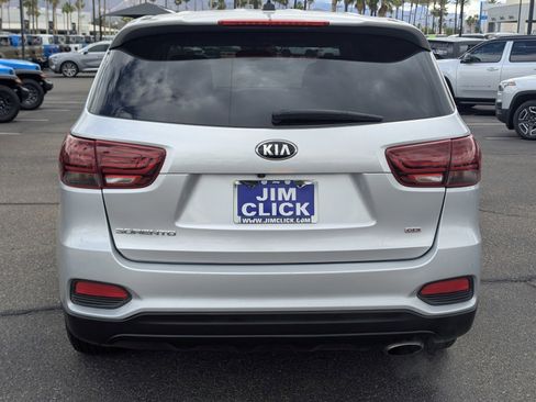 Used 2019 Kia Sorento FWD image 3