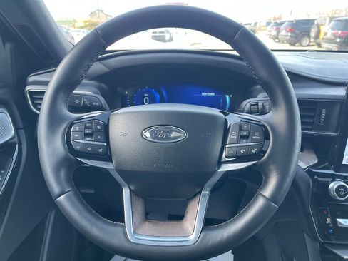 Used 2023 Ford Explorer Platinum w/ Technology Package image 16