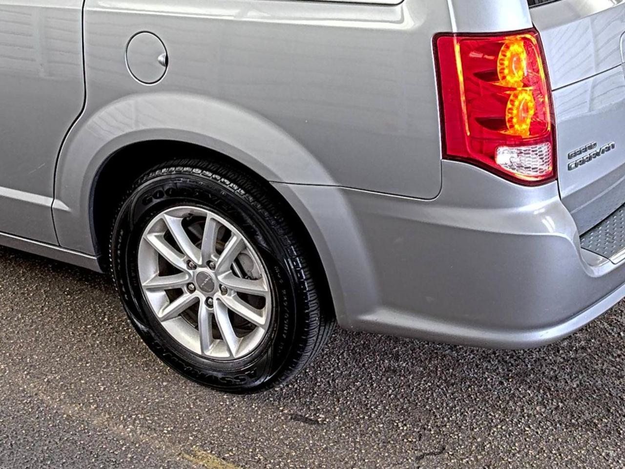 Used 2019 Dodge Grand Caravan SXT FWD image 16