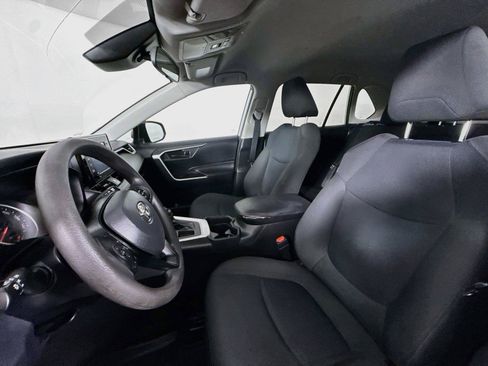 Used 2020 Toyota RAV4 LE FWD image 3