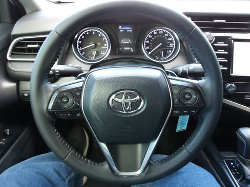 Used 2019 Toyota Camry SE FWD image 13