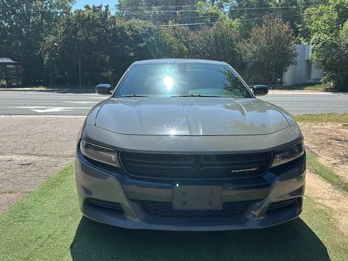 Used 2018 Dodge Charger SXT w/ Blacktop Package RWD image 2