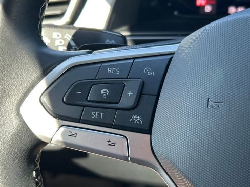 Used 2025 Volkswagen Atlas Cross Sport SE image 37