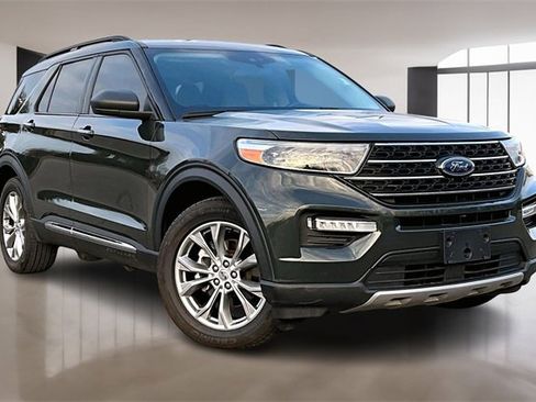 Used 2022 Ford Explorer XLT w/ Equipment Group 202A image 3