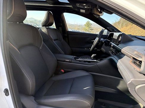 Certified 2025 Toyota Crown Signia Limited image 20