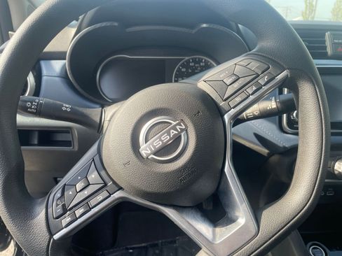 Used 2025 Nissan Versa SV image 25