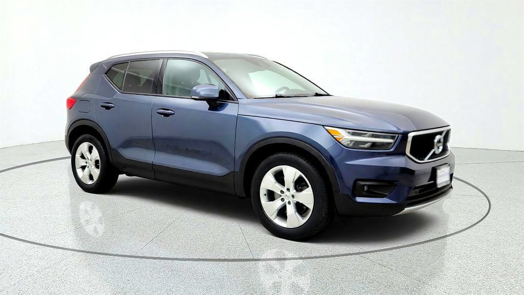 Used 2021 Volvo XC40 T5 Momentum w/ Premium Package AWD/4WD image 3