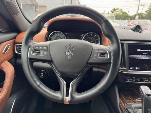 Used 2022 Maserati Levante GT AWD/4WD image 18