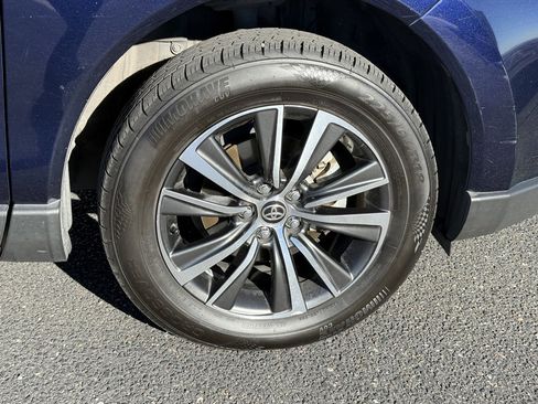 Used 2021 Toyota Venza LE w/ Carpet Mat Package (TMS) image 27