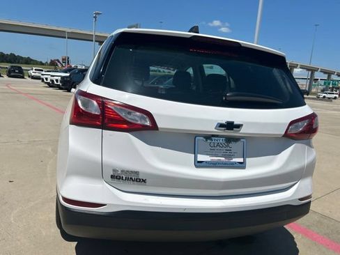 Used 2020 Chevrolet Equinox LS w/ LPO, Blackout Package FWD image 8