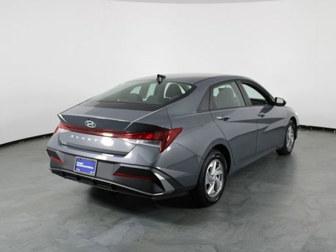 Used 2026 Hyundai Elantra SE image 16