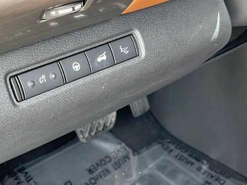 Used 2022 Nissan Pathfinder Platinum w/ Cargo Package FWD image 13