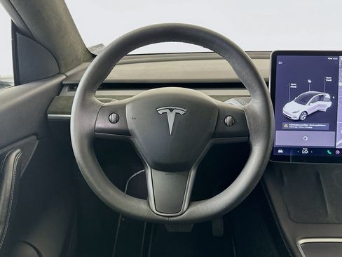 Used 2021 Tesla Model Y Long Range AWD/4WD image 16
