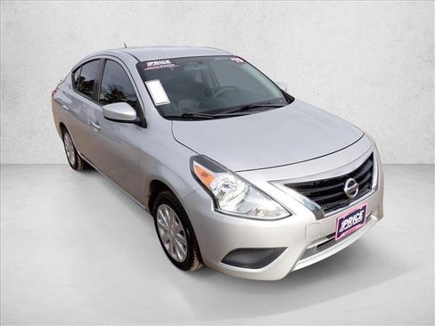 Used 2019 Nissan Versa SV image 6