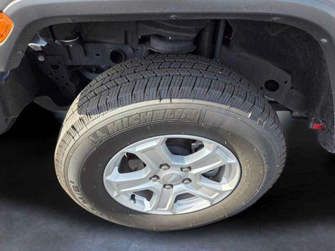 Used 2021 Jeep Wrangler Sport AWD/4WD image 9
