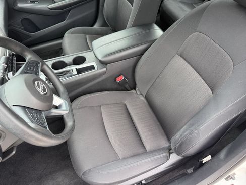 Used 2025 Nissan Altima 2.5 SV FWD image 36
