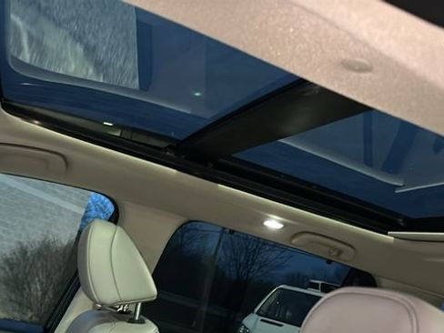 Used 2023 Honda Pilot Touring image 9