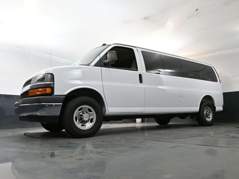 Used 2025 Chevrolet Express 3500 LT w/ LT Preferred Equipment Group RWD image 17
