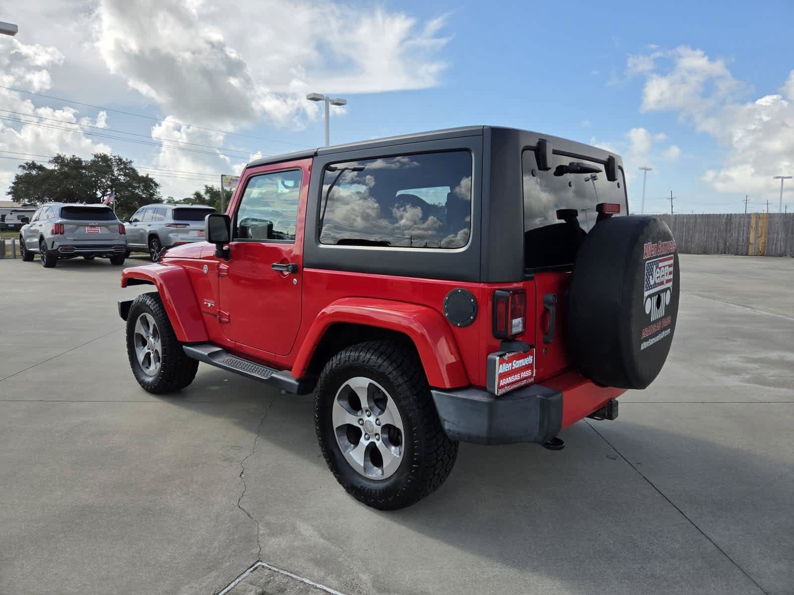 Used 2018 Jeep Wrangler Sahara w/ Connectivity Group AWD/4WD image 3