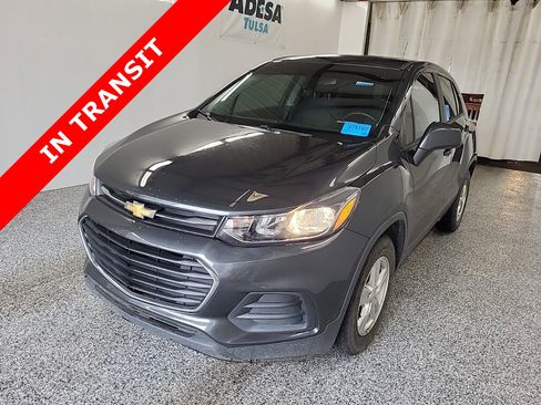 Used 2019 Chevrolet Trax LS FWD image 1