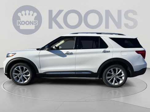 Used 2023 Ford Explorer Platinum w/ Technology Package AWD/4WD image 2