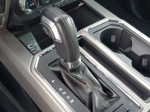 Used 2017 Ford F150 Platinum w/ Equipment Group 701A Luxury AWD/4WD image 30