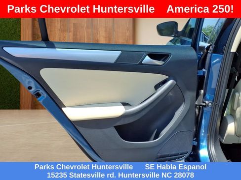 Used 2017 Volkswagen Jetta SE FWD image 25