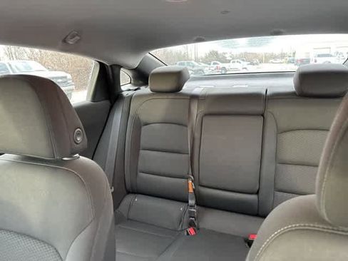 Used 2017 Chevrolet Malibu LT image 5