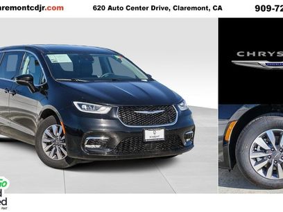 Certified 2024 Chrysler Pacifica Select