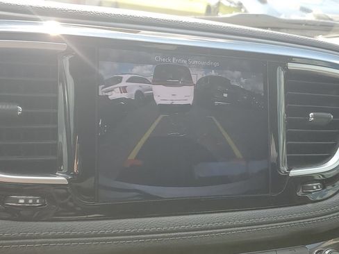 Used 2019 Chrysler Pacifica Limited w/ Tire & Wheel Group FWD image 27