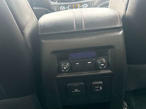 Used 2023 Chevrolet Traverse RS FWD image 26