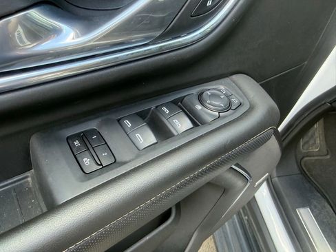 Used 2024 GMC Yukon SLT AWD/4WD image 15
