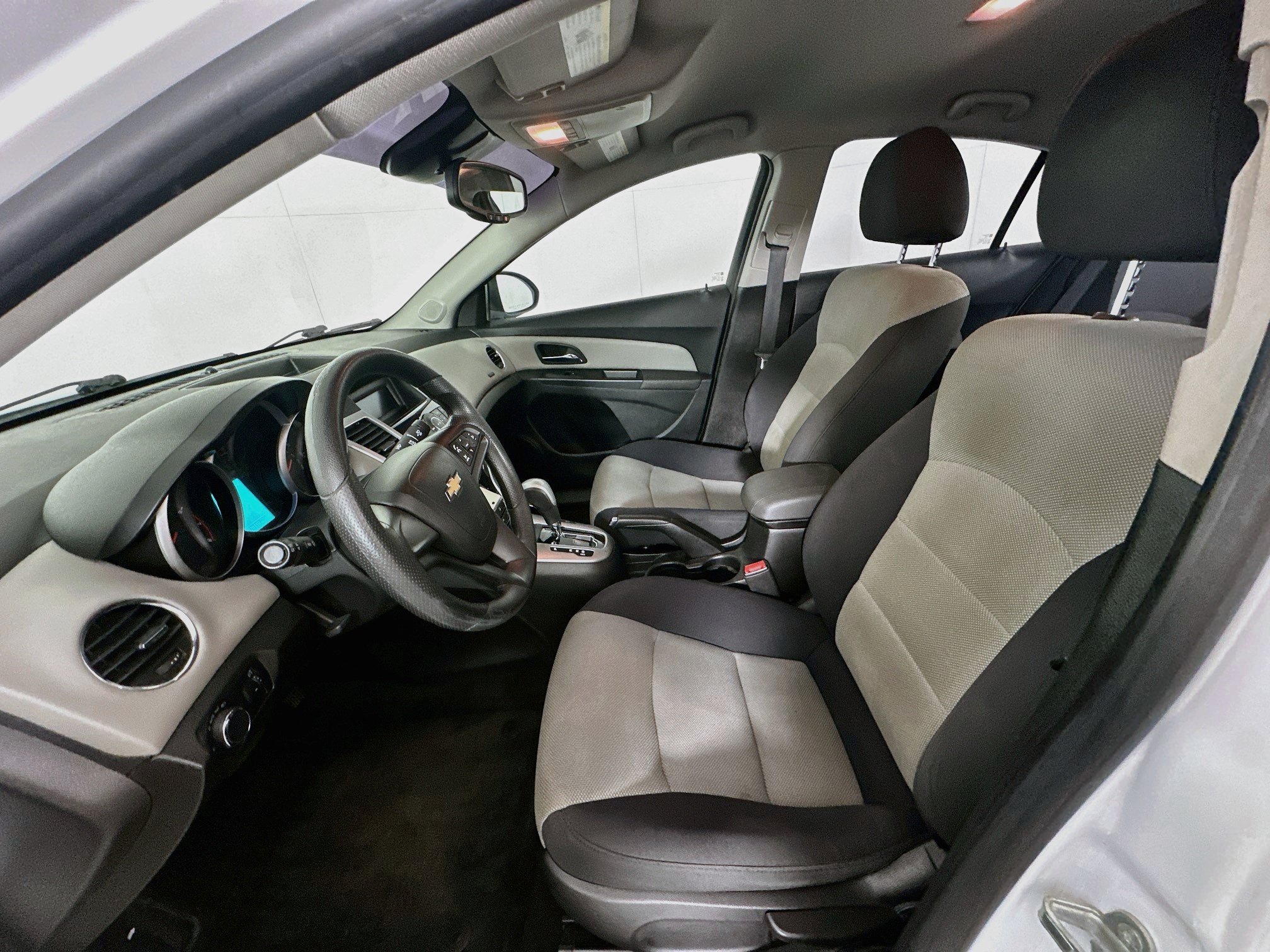 Used 2014 Chevrolet Cruze LS FWD image 13