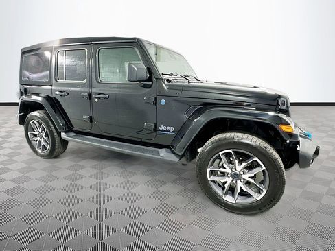 Certified 2024 Jeep Wrangler Unlimited w/ Convenience Group AWD/4WD image 8