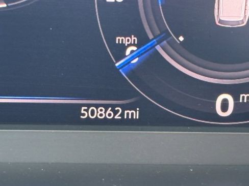 Used 2019 Volkswagen Tiguan SEL w/ 3rd Row Seat Package image 24