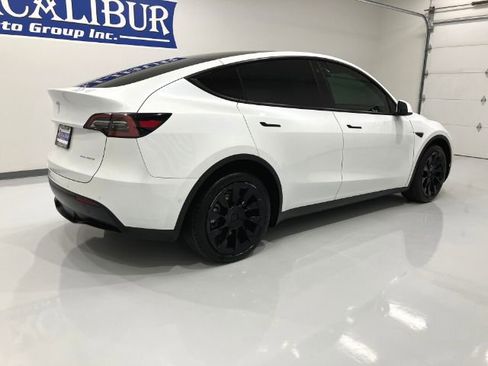 Used 2022 Tesla Model Y Long Range image 14