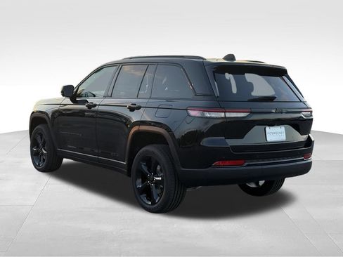 New 2025 Jeep Grand Cherokee Altitude RWD image 3