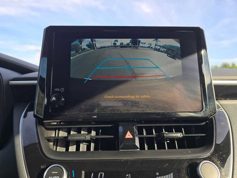 Certified 2025 Toyota Corolla LE image 28