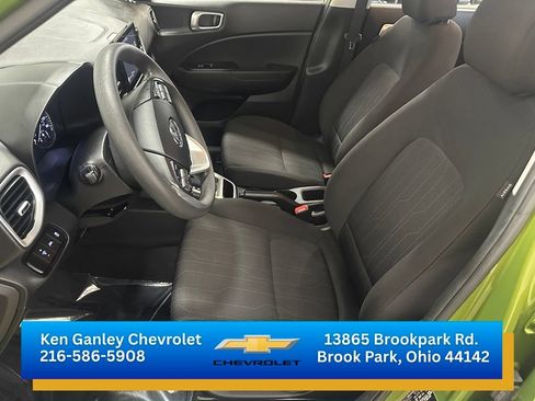 Used 2022 Hyundai Venue SE FWD image 9