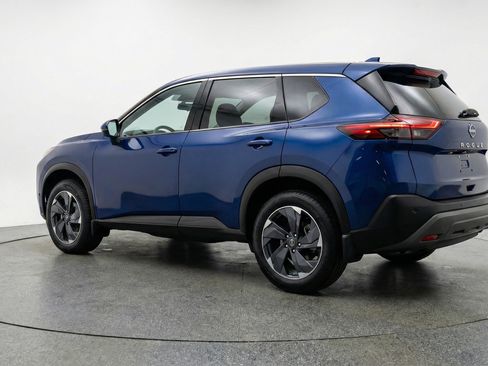 Used 2025 Nissan Rogue SV FWD image 6